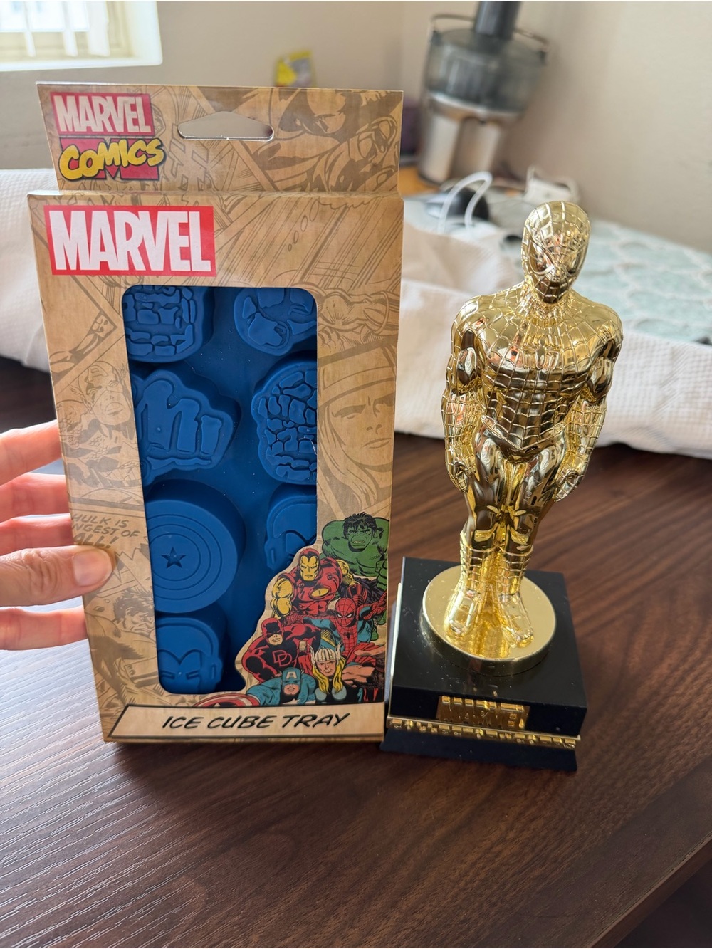 Combo +Marvel Gold Spider-Man Decorative Trophy Statue